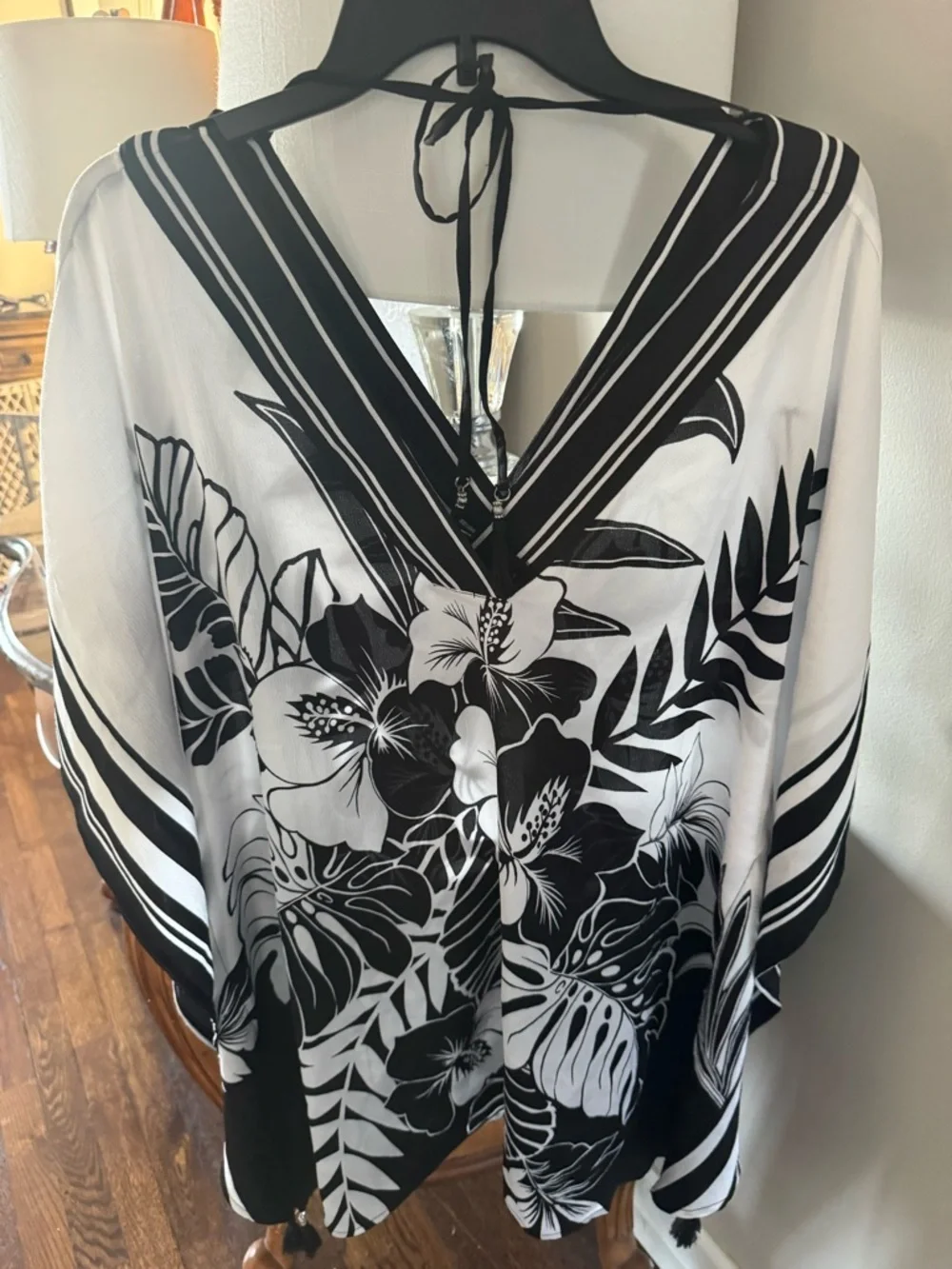 Tommy Bahama Tunic Cover up Hibiscus Printed Tunic v-neck and tropical design